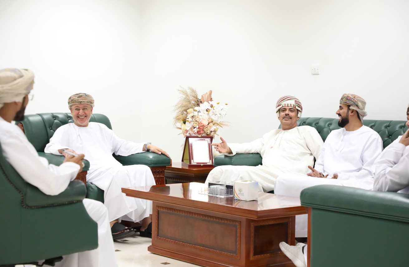 Dhofar University Vice Chancellor Strengthens Ties with Omani Journalists Association