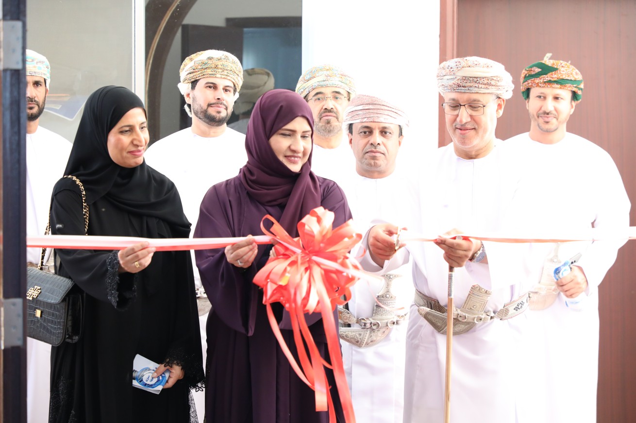 Dhofar University Vice Chancellor Inaugurates Modern Geographical Technologies Lab