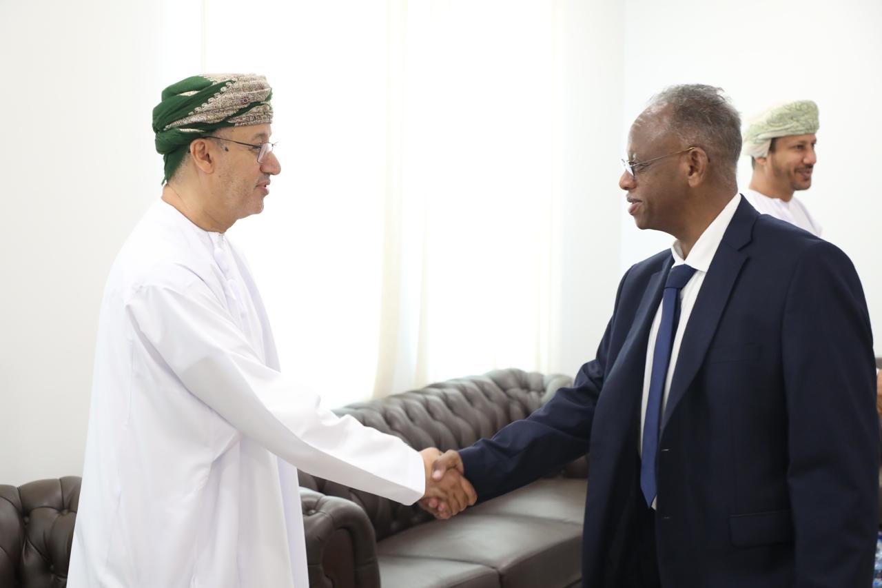 Dhofar University Vice Chancellor Exchanges Eid Al Adha greetings with Staff
